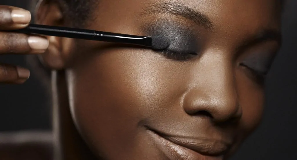 Maquilhagem para olhos em pele negra
